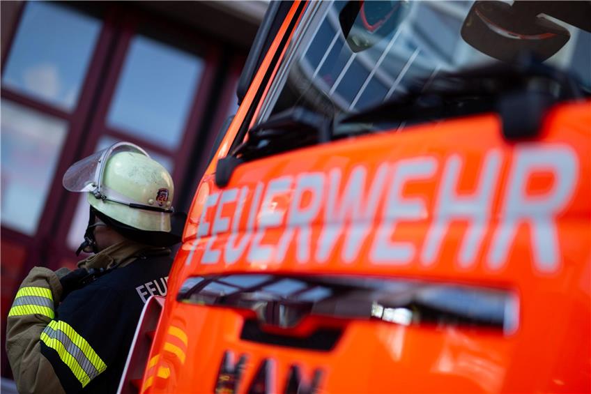 Bei einem Brand in einer Wohnung wurde eine Leiche entdeckt. (Symbolfoto) Foto: Marijan Murat/dpa