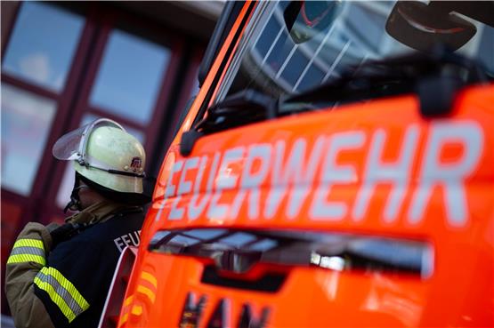 Bei einem Brand in einer Wohnung wurde eine Leiche entdeckt. (Symbolfoto) Foto: Marijan Murat/dpa