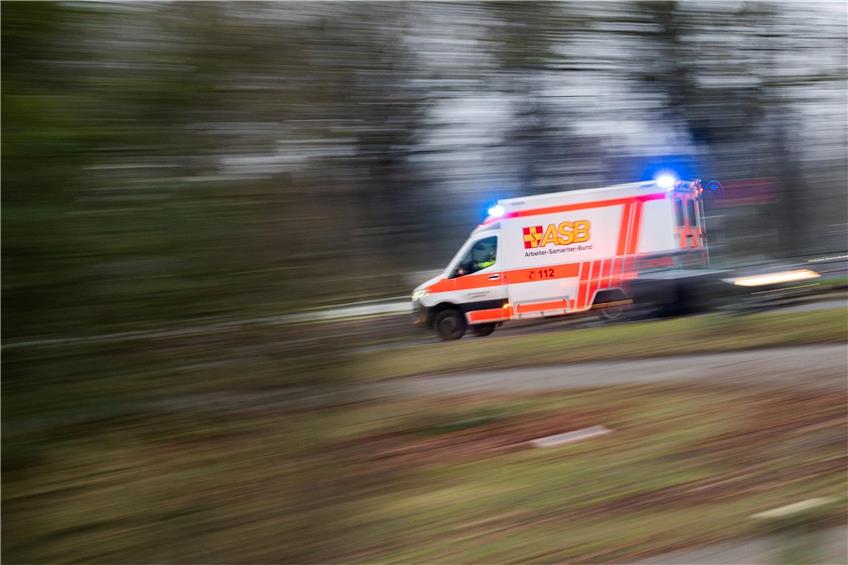 Die Ermittlungen zu dem tragischen Unfall dauern an. (Symbolbild) Foto: Julian Stratenschulte/dpa