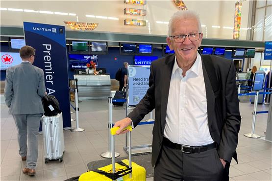 Er verreist nicht häufig, die letzten Reisen führten ihn etwa in die USA und nach Spanien: Winfried Kretschmann. (Archivbild) Foto: Nico Pointner/dpa