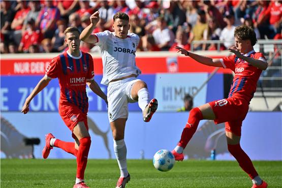 Steht vor seinem 100. Bundesliga-Spiel für den SC Freiburg: Maximilian Eggestein (M). Foto: Jan-Philipp Strobel/dpa